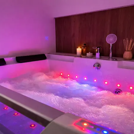 Romantyczny M35 Z Prywatnym Jacuzzi I Duzym Lozkiem * Wroclaw